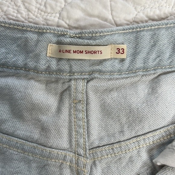 Levi’s A-Line Mom Short, light wash denim shorts, size 33 - Picture 4 of 7